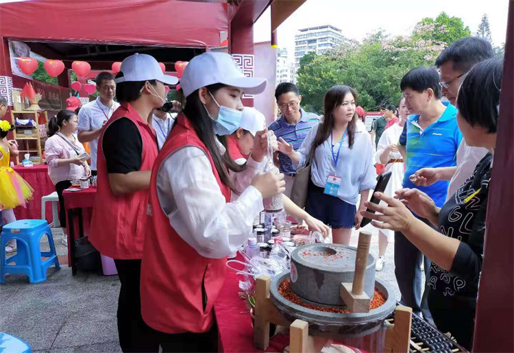 8、2020年10月国庆中秋节陈有记参加韶关市非遗美食汇.jpg