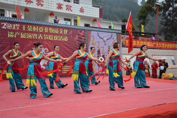 9、过山瑶民间传统舞蹈《铙钹舞》表演.JPG